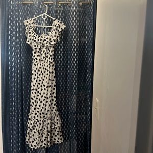 Beautiful dress made especially for a date night or a evening with the girls